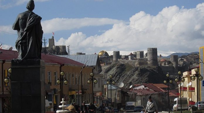 ბრძოლა თვითმმართველი ქალაქის სტატუსისთვის