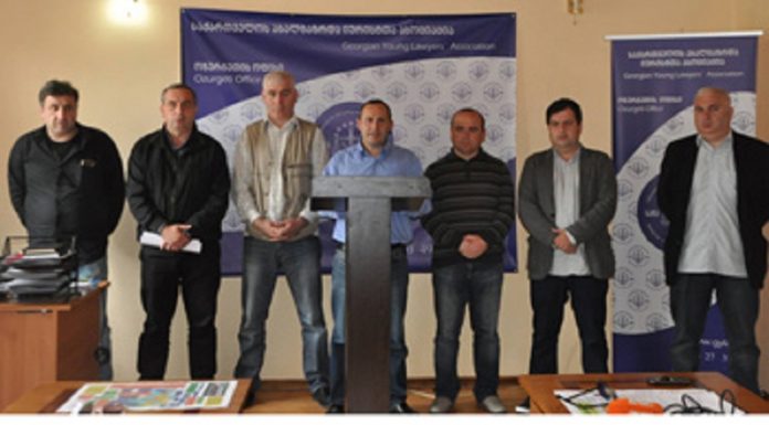 სამინისტრომ კანონი დაარღვია – ოზურგეთში არასამთავრობოები სხდომის გადადებას ითხოვენ