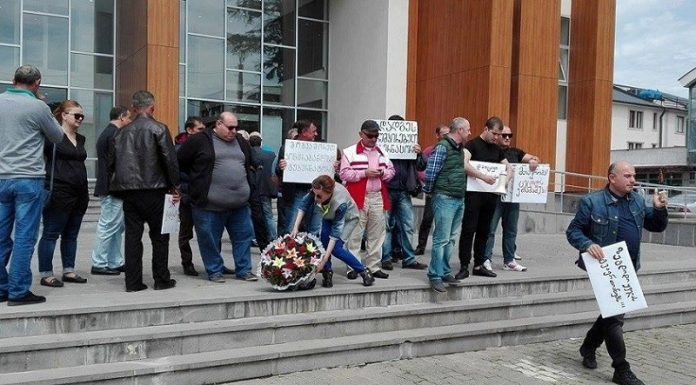 ზუგდიდის საკრებულოსთან თვითმმართველი ქალაქის შესაძლო გაუქმება გააპროტესტეს