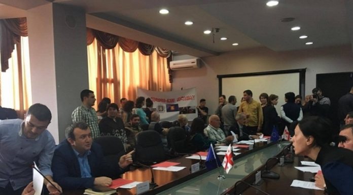 მუნიციპალიტეტების გაერთიანების შეჩერების მოთხოვნით სასამართლოს მიმართეს