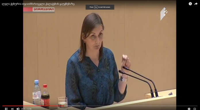 ლელა ქებურია ხელისუფლებას: თქვენ გეკისრებათ პასუხისმგებლობა საკრებულოს იმ წევრების მიმართ, ვინც დღეს ქუჩაში ვეღარ გადიან