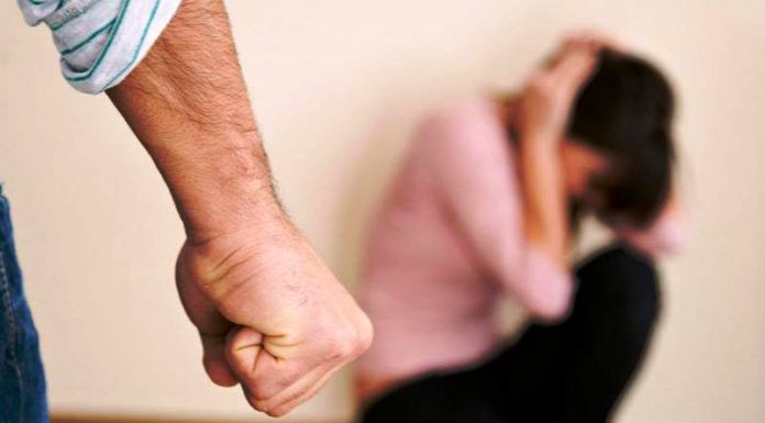 8 თვეში, ოჯახში ძალადობის ფაქტზე, 5 827 შემაკავებელი ორდერი გაიცა – 4 574 შემთხვევაში მსხვერპლი ქალი, 887 შემთხვევაში კი – კაცია