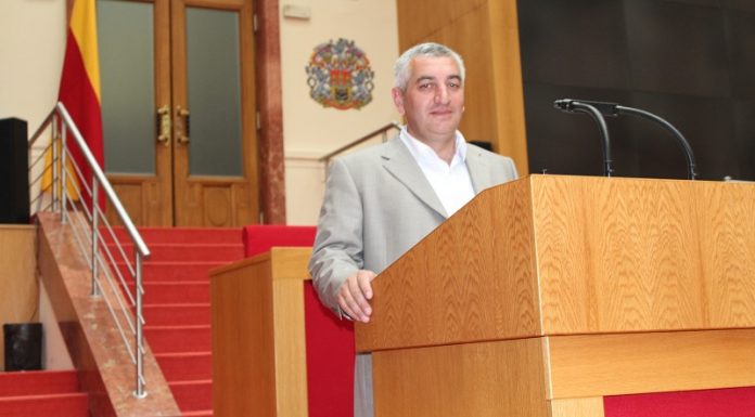 ამბროლაურის საკრებულოს თავმჯდომარე: არ არის სწორი, ამბროლაურში 1 სულ მოსახლეზე 2000 ლარი იხარჯებოდეს, ონში კი – 700