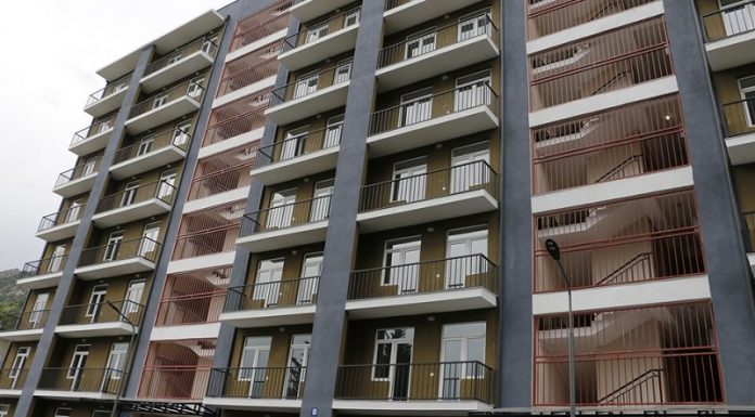 ბინები შერჩევით – სამეგრელოში 8 ოჯახს წინასაარჩევნოდ საცხოვრებლები დაუკანონეს