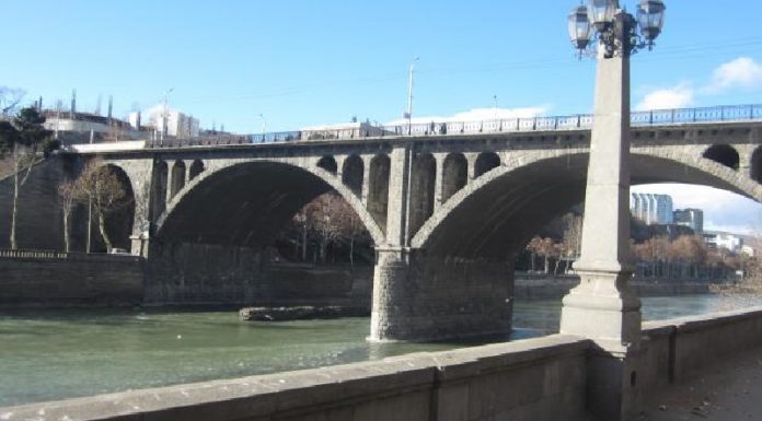 თამარ მეფის ხიდიდან ჩამოსასვლელი პანდუსის რეაბილიტაცია იწყება