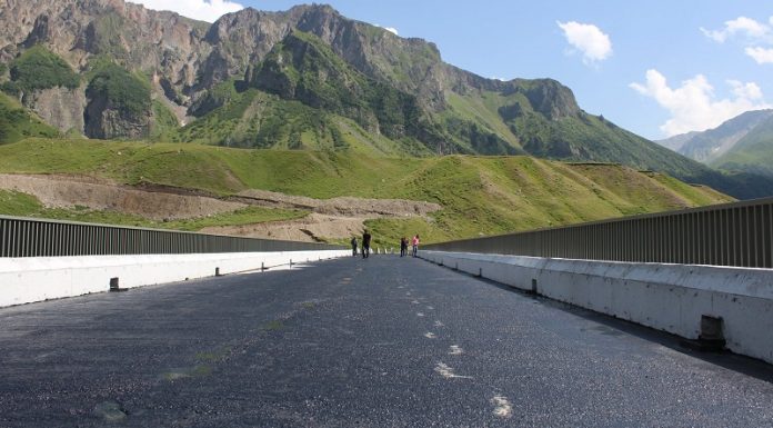 ყაზბეგის მუნიციპალიტეტში ინფრასტრუქტურული სამუშაოები მიმდინარეობს