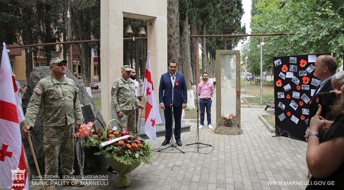 მარნეულში სამაჩაბლოსა და აფხაზეთის ომებში დაღუპულების ოჯახებს 500-500 ლარი გადაეცათ