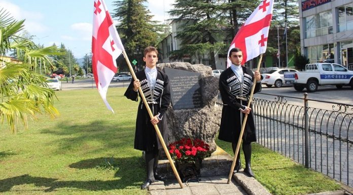 მარტვილის მერიამ 2008 წლის ომში დაღუპული 4 მარტვილელი ჯარისკაცის ოჯახს 500-500 ლარი გადასცა