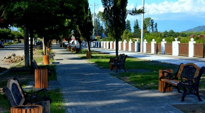 ზუგდიდში სკვერისა და კორპუსების ეზოების მოწყობა მიმდინარეობს