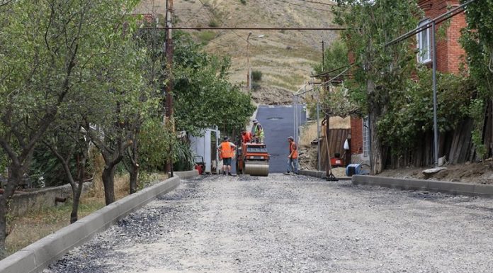 ავლაბარში, მრევლიშვილის ქუჩის მესამე შესახვევში, გზის რეაბილიტაცია მიმდინარეობს