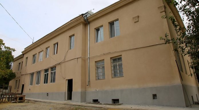 სამგორის რაიონში ავარიულ სახლებს ამაგრებენ