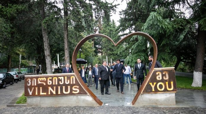 მთაწმინდაზე ვილნიუსის რეაბილიტირებული სკვერი გაიხსნა