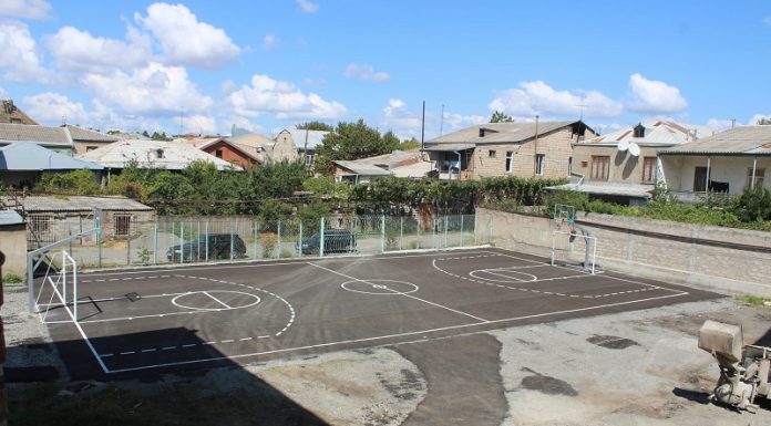 გორის სოფელ ლევიტანში, სადაც 3 დაწყებითი კლასის მოსწავლეა, კერძო სახლის ნაცვლად ახალ შენობაში ისწავლიან