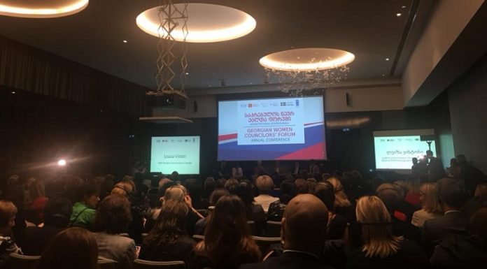 საკრებულოებში ქალთა რაოდენობა 13%-ს არ აღემატება, 64 მერიდან კი ქალი მხოლოდ ერთია