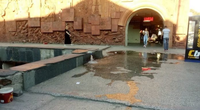 ქუთაისში უნიკალური გორელიეფის წინ კანალიზაციიდან ამოტუმბულ წყალს ღვრიან