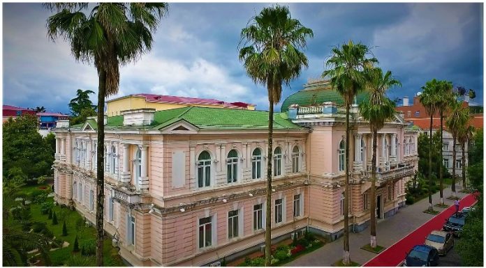 ბათუმის მერია: სანიაღვრე სისტემის პარალიზება სანიაღვრე არხის სარეაბილიტაციო სამუშაოებმა გამოიწვია