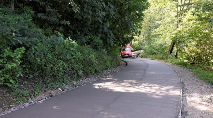 ხარაგაულის სოფელ ხონში ისევ გრძელდება იმ გზის რეაბილიტაცია, რომელიც 2018-ში უნდა დასრულებულიყო