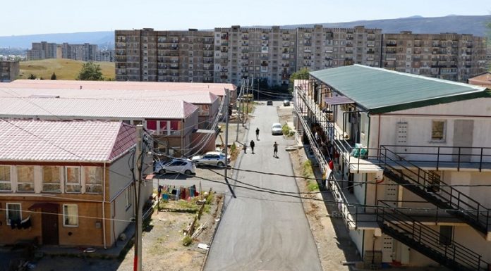 თბილისში, საუნივერსიტეტო დასახლებაში, გზის რეაბილიტაცია მიმდინარეობს