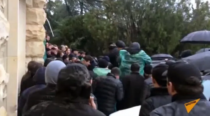 ოკუპირებული აფხაზეთის ე.წ. უსაფრთხოების საბჭო სოხუმში მიმდინარე მოვლენებთან დაკავშირებით საგანგებო სხდომას გამართავს