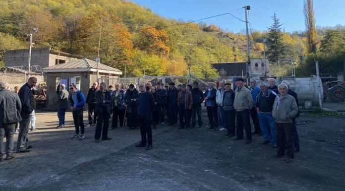 ჭიათურაში, სოფელ შუქრუთში მცხოვრებმა კიდევ სამმა ადამიანმა ამოიკერა პირი