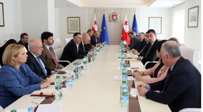 კორონავირუსის გამო საზღვარგარეთ სამუშაო მივლინებები და სასწავლო ვიზიტები დროებით იზღუდება