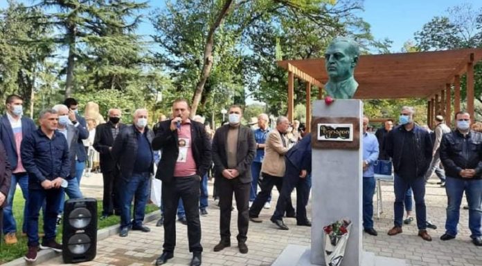 რუსთავში ზვიად გამსახურდიას ბიუსტი გაიხსნა და საპატიო რუსთაველები დაჯილდოვდნენ