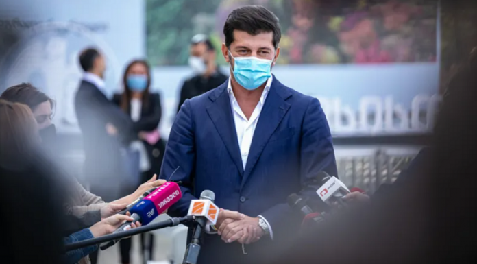 კალაძე: სრული პასუხისმგებლობით გეუბნებით, კომპანია „ალმასთან“ მერიას არანაირი ადგილმონაცვლეობა არ გაუკეთებია