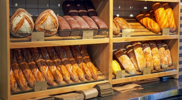 “უფასო პური” – სოფელ ველისციხეში მცხოვრებმა ახალგაზრდამ მოსახლეობას პური უფასოდ გადასცა