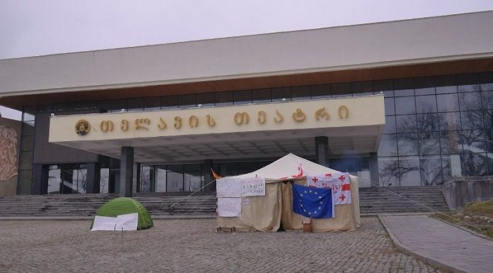 თელავში გაერთიანებული ოპოზიციის მშვიდობიანი აქცია გრძელდება