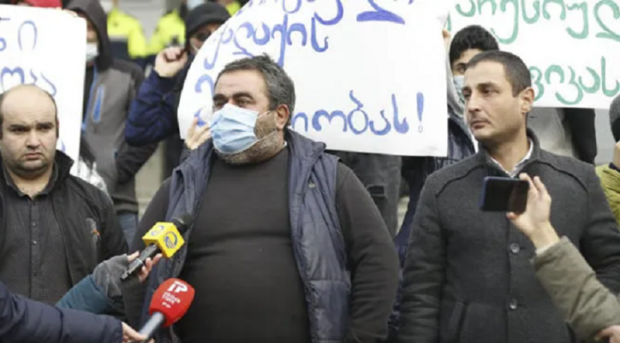 სამგორის რაიონის გამგეობასთან აფრიკის დასახლებაში მცხოვრები მოსახლეობის მხარდამჭერი აქცია მიმდინარეობს