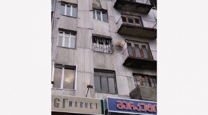 მოქალაქეებისთვის საფრთხის შემცველი კორპუსი ლანჩხუთის ცენტრში