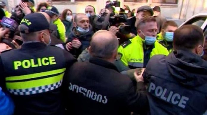 ნიკა მელიას დაკავების შემდეგ, ოპოზიცია 15:00 საათზე მთავრობის კანცელარიასთან აქციას გამართავს