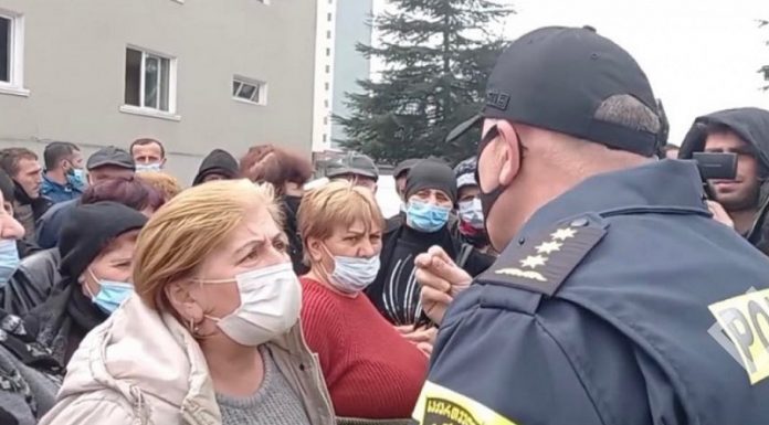 ხმაური და დაპირისპირება ბათუმში, გოგოლის ქუჩაზე, სადაც კომპანიამ კორპუსები უნებართვოდ ააშენა