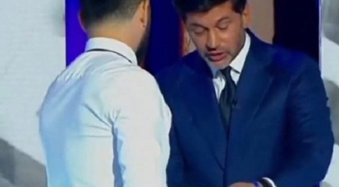 მიხეილ ქუმსიშვილმა კალაძეს უფასო სასადილოს საკვები მიუტანა, კალაძემ კი ქილას თითი ჰკრა და ტრიბუნიდან გადააგდო