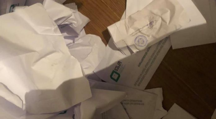 დამკვირვებელი: მარნეულში ოპოზიციის სასარგებლოდ შემოხაზულ ბიულეტინებს ნაგავში ყრიან