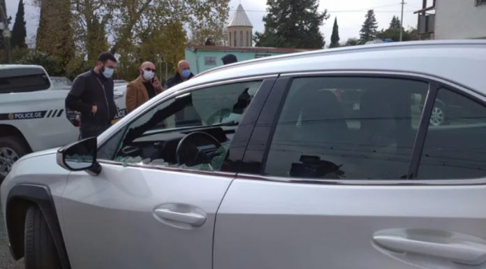 პარტია „საქართველოსთვის” ქუთაისის სიის პირველი ნომერი, ელეონორა არჩაია აცხადებს, რომ მას ავტომობილი დაუზიანეს