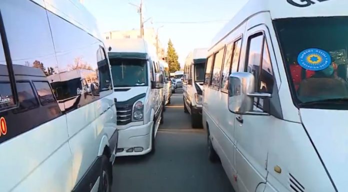 “ილია ჭავჭავაძის დაბადების დღეა, მივდივართ მთაწმინდაზე” – “ოცნებას” ხალხი თბილისში იმერეთიდნაც მოჰყავს