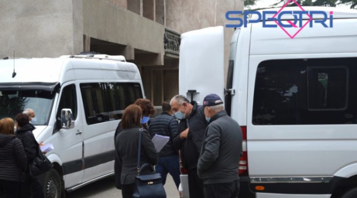 სპექტრი: თბილისში დაგეგმილ აქციაზე გურჯაანიდან საჯარო მოხელეები წავიდნენ