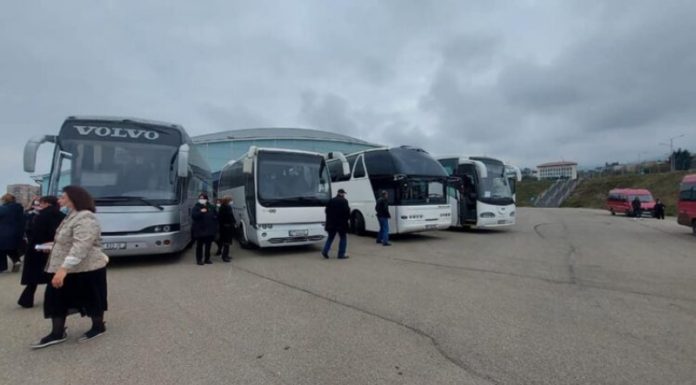 რადიო ჰერეთი: “ოცნების” აგრესიულ კოორდინატორებს საჯარო მოხელეები აქციაზე მიჰყავს