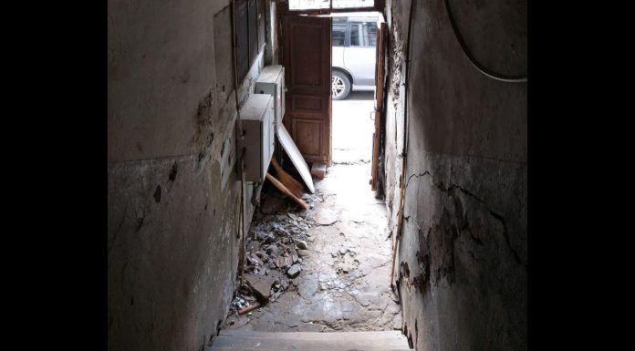 ბათუმში, ზურაბ ბერიძის 14 ნომერში მდებარე საცხოვრისი ამორტიზებულია