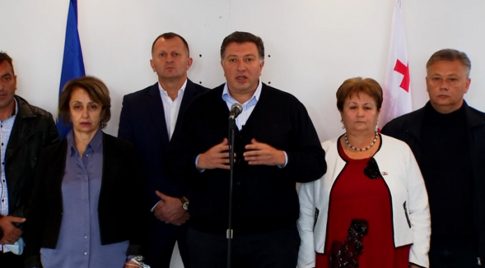 უგულავამ ფოთში ოპოზიციური პარტიების წარმომადგენლებთან კოალიციური შეთანხმება გააფორმა