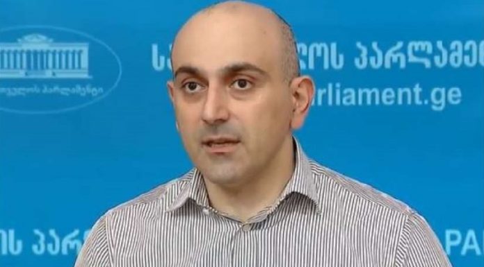 რაქვიაშვილი: ეს ბოიკოტი უბრალოდ არასერიოზულია – სასაცილოა, როცა კომიტეტზე მიდიხარ და სიაში ყველა ოპოზიციონერის ხელმოწერაა, რომ დარბაზშია, რათა ხელფასი არ დააკლდეთ