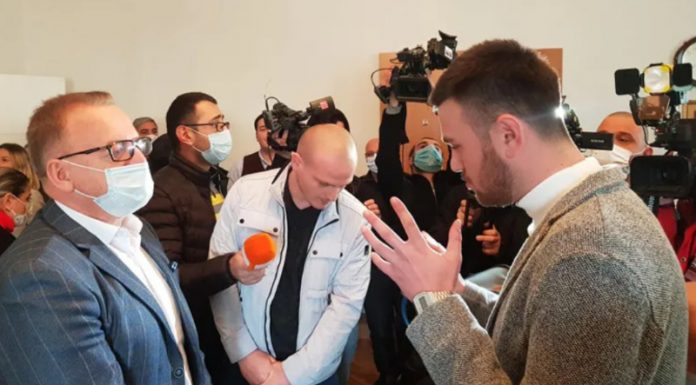 ქობულეთის საკრებულოს შენობაში მიმდინარე დაპირისპირება საკრებულოს თავმჯდომარის კაბინეტში გაგრძელდა