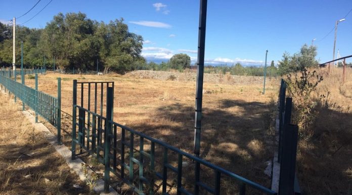 ქარელის მერიამ 10 000 ლარად, სკვერის მოწყობის ნაცვლად, მხოლოდ ფართი შემოღობა