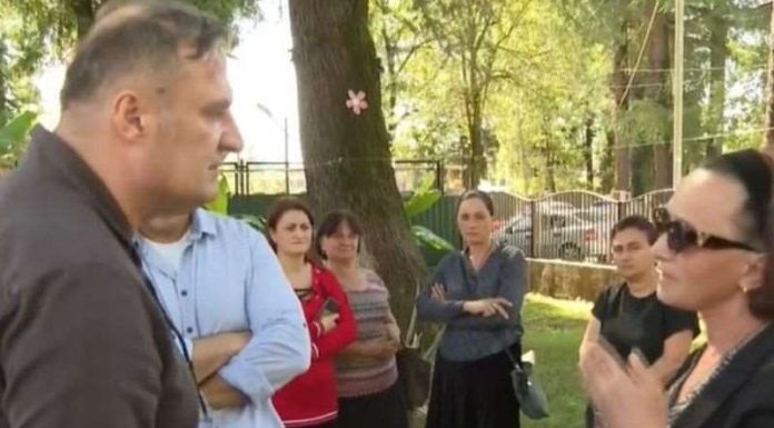 წალენჯიხის საბავშვო ბაღების თანამშრომლები გათავისუფლებას აპროტესტებენ