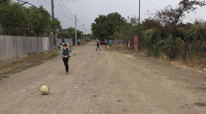 აგარაში, წერეთლის ქუჩაზე, სპორტული მოედნის მოწყობას და გზის რეაბილიტაციას ითხოვენ