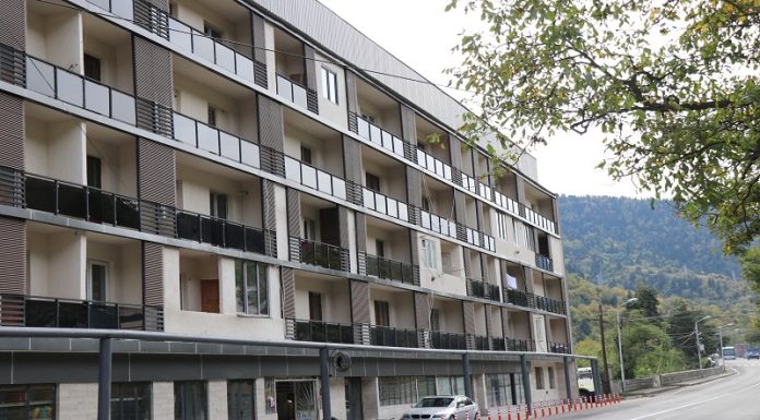 ბორჯომში აღმაშენებლის N35-ში მრავალბინიანი საცხოვრებელი სახლის ფასადის რეაბილიტაცია დასრულდა