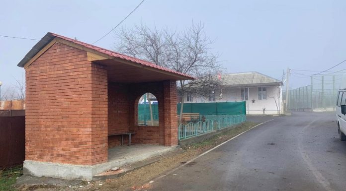 ქარელის მერიამ მოსაცდელი იმ სოფელში ააშენა, სადაც ტრანსპორტი წლებია აღარ დადის